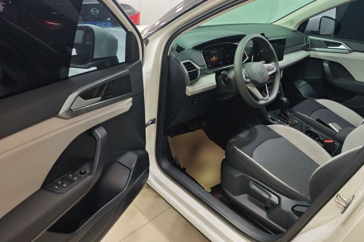 Used Volkswagen Tharu 2023 300TSI Two-Wheel-Drive Crescent Edition
