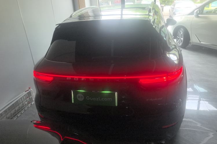 Used Porsche Cayenne E-Hybrid 2019 Cayenne E-Hybrid 2.0T Rear