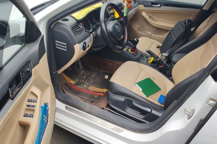 Used Volkswagen Sagitar 2015 1.6L Manual Comfort Model