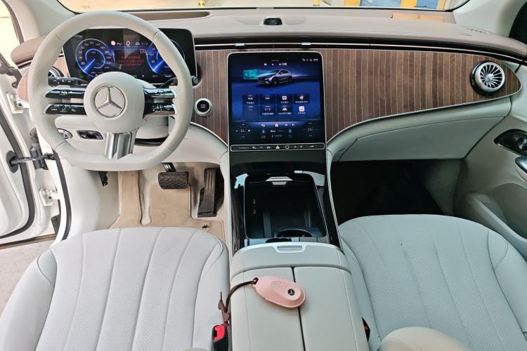 Used Mercedes-Benz EQE SUV 2023 350 4MATIC Luxury Edition Center Console