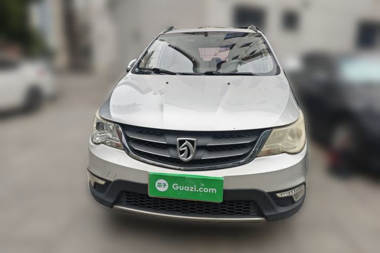Used Baojun 730 2014 1.5L manual Comfort ESP version 7 seats Front