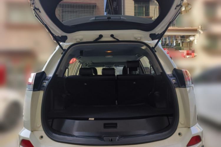 Used Toyota RAV4 2016 2.0L CVT Two-Wheel Drive Fashion Edition China V Standard
