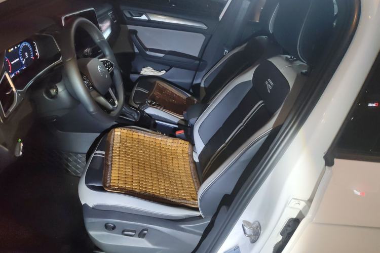 Used Volkswagen T-ROC 2024 300TSI DSG Two-Wheel-Drive Chen Guang Edition
