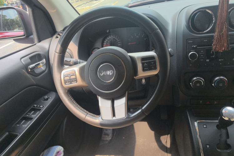 Used Jeep Compass 2013 2.0L two-wheel drive sport version Steering Wheel