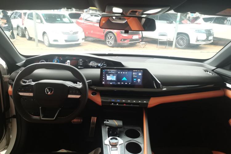 Used CHANGAN UNI-V 2023 2.0T Sport Edition Center Console