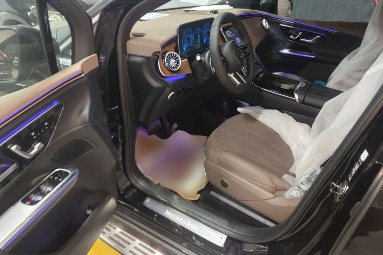 Used Mercedes-Benz EQE SUV 2024 500 4MATIC Pioneer Edition Driver Seat