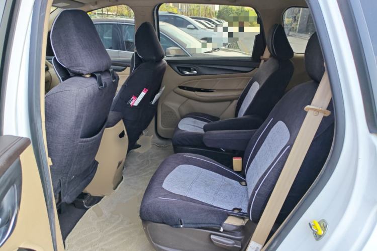 Used Baojun 730 2017 1.8L iAMT Prestige Version 7 Seats
