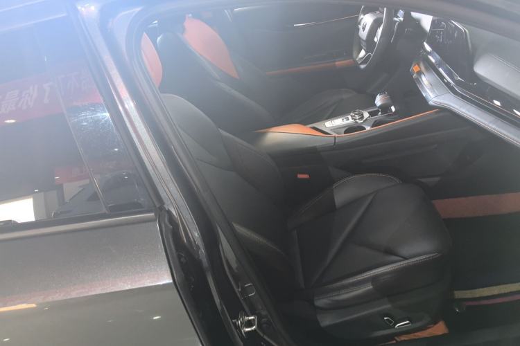 Used Changan UNI-V 2022 1.5T Prestige Version