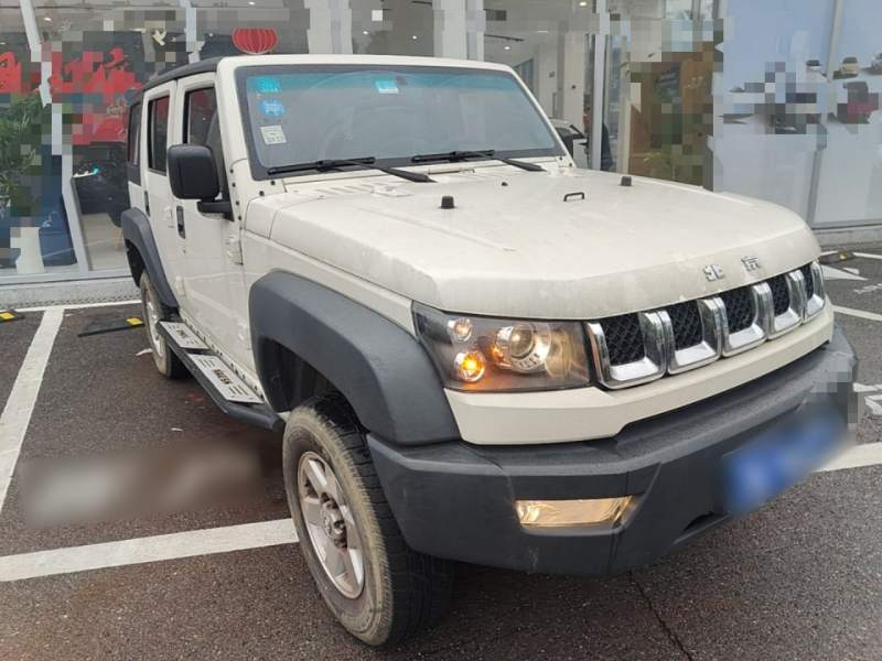 Used BAIC Off-Road BJ40 2016 40L 2.0T Manual Two-Wheel Drive Luxury Edition — 3