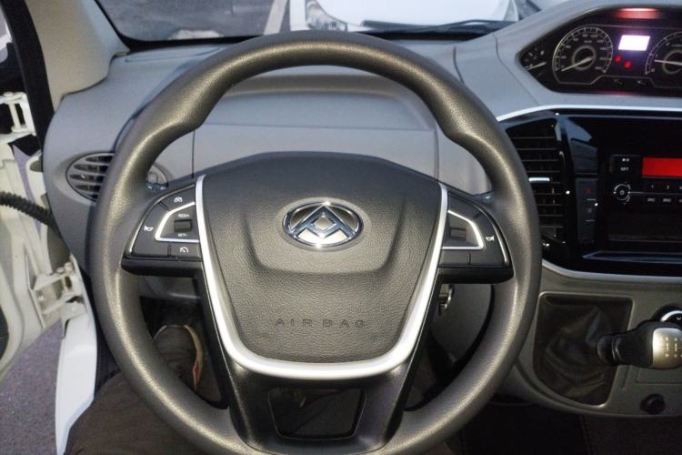 Used SAIC MAXUS Xintu V80 2023 2.0T Manual Classic Aoyuntong Short Wheelbase Mid-Roof 5/6-Seater