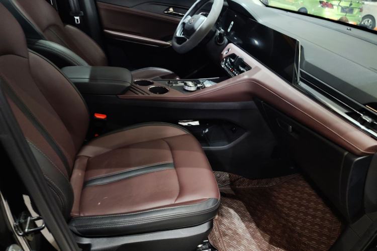 Used SOL X8 PLUS 2023 1.5 TGDI DCT Smart Home Edition 7-Seater