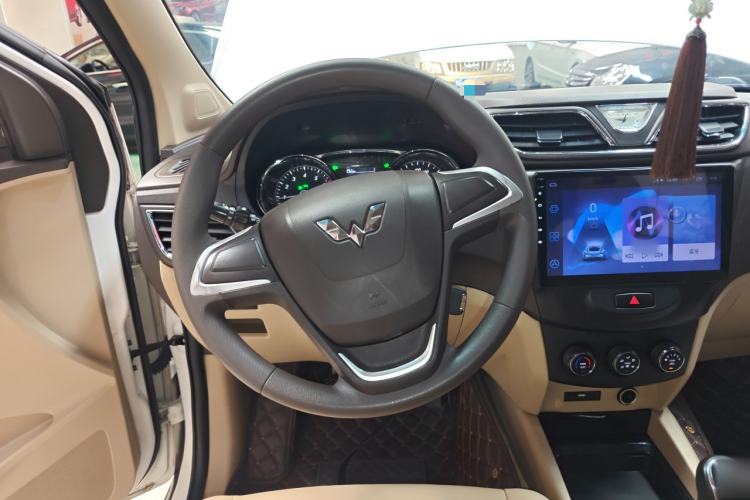 Used Wuling Hongguang 2015 1.5L S1 Comfort China V Standard Steering Wheel