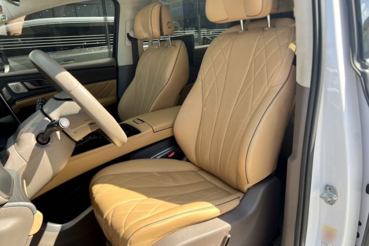 Used Denza D9 2022 DM-i 970 Four-Wheel Drive Flagship Model
