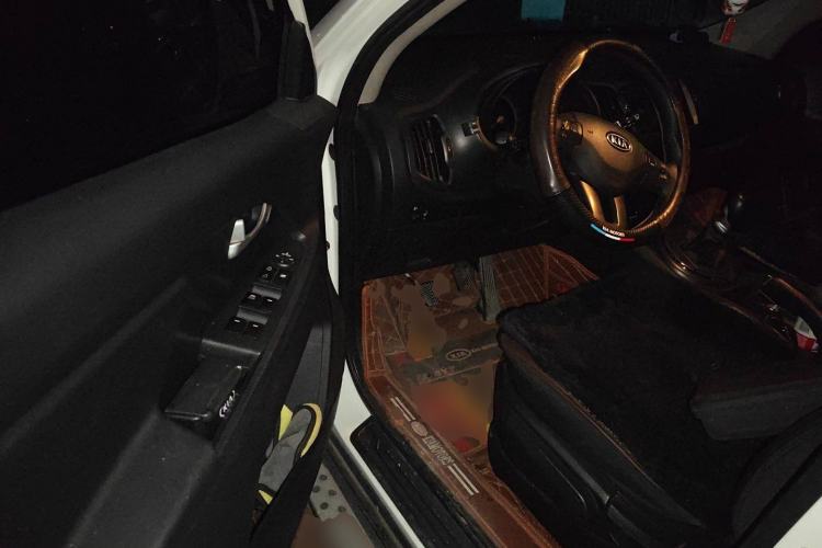 Used Kia Sportage R 2014 2.0L Manual Two-Wheel Drive GL Trim