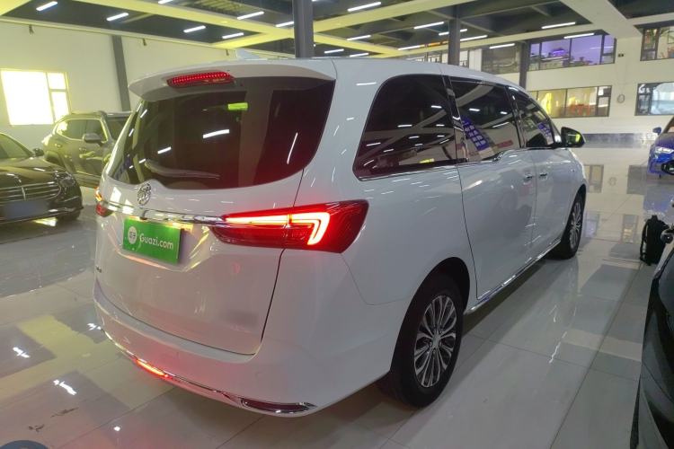 Used Buick GL8 2023 Facelifted Land Cruiser Executive Luxury Version
