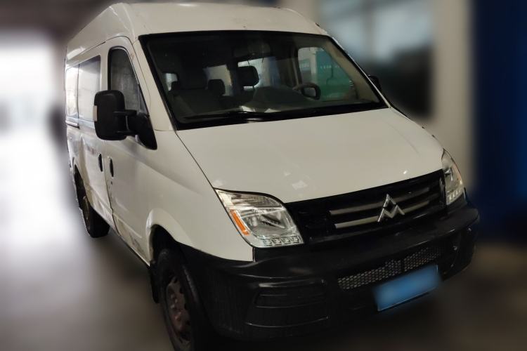 Used SAIC MAXUS Xintu V80 2012 2.5T Mid-Roof Value-Added Logistics Version A Front Right 45 Deg