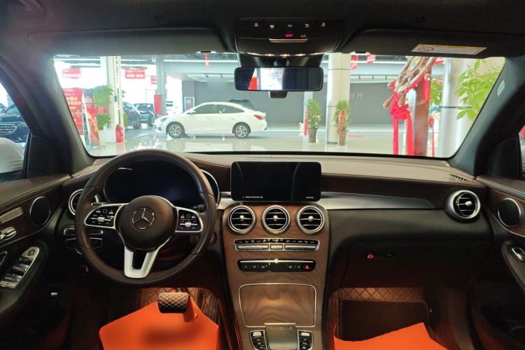 Used Mercedes-Benz GLC 2022 Refreshed GLC 300 L 4MATIC Dynamic Edition Center Console