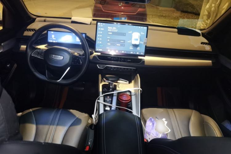 Used Geely Auto Preface 2025 Dongfang Yao 1.5TD Kunlun Edition Center Console