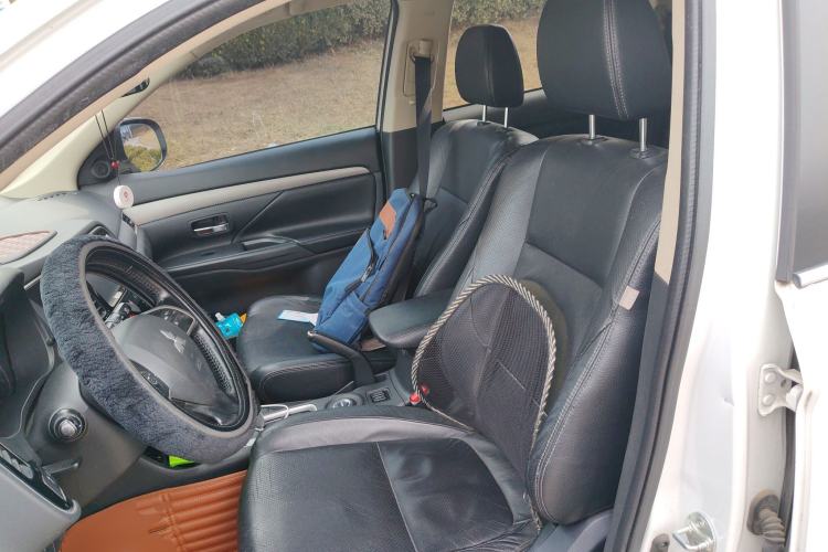 Used Mitsubishi Outlander 2013 2.4L Four-Wheel Drive Luxury Navigation Version 7 Seats