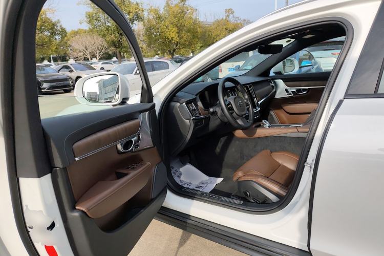 Used Volvo V90 2024 Cross Country B5 AWD Prestige Edition