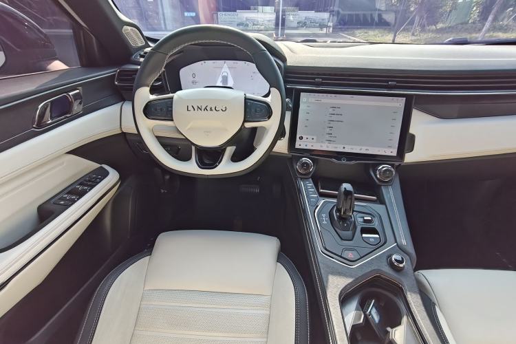 Used Lynk & Co 01 EM-P 2023 1.5TD EM-P Dawn Edition Interior 8