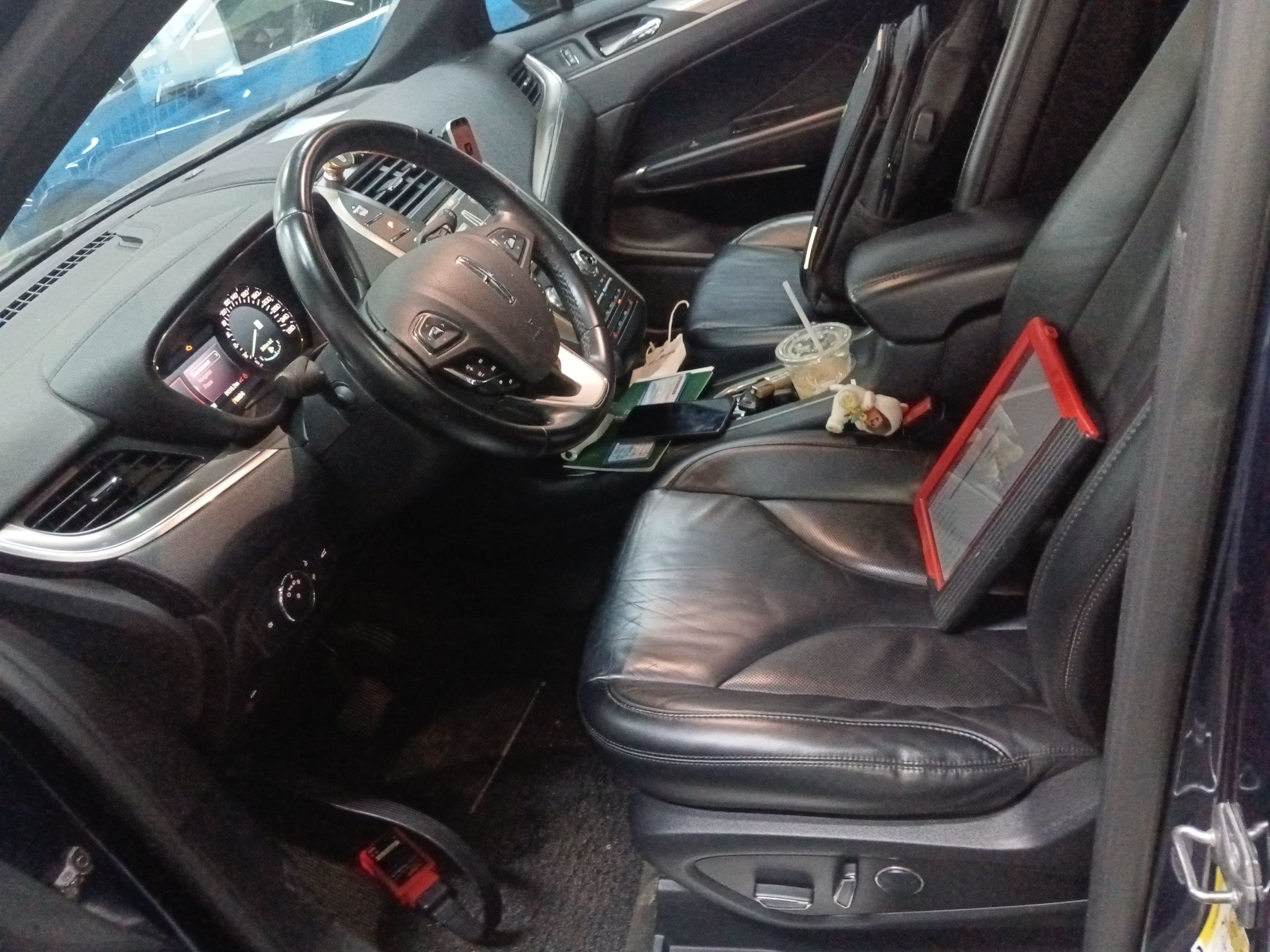 Переднее сиденье в автомобиле