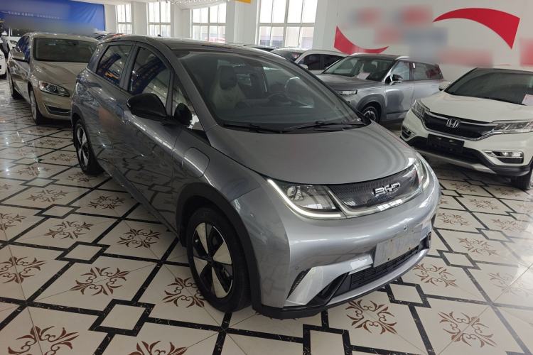 Used BYD Dolphin 2023 420 km Fashion Edition Front Right 45 Deg