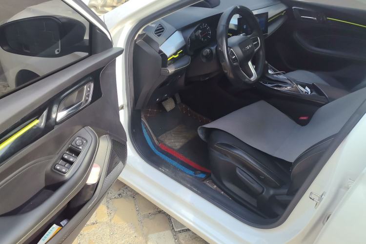 Used Roewe i5 2021 1.5L CVT Black Gold Edition
