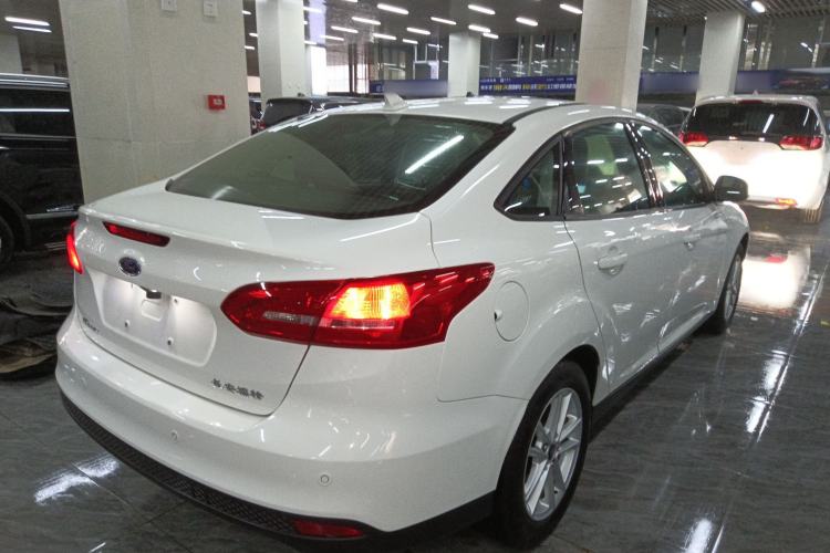 Used Ford Focus 2018 Sedan Classic 1.6L Automatic Trendy SmartDrive Edition Rear Right 45 Deg