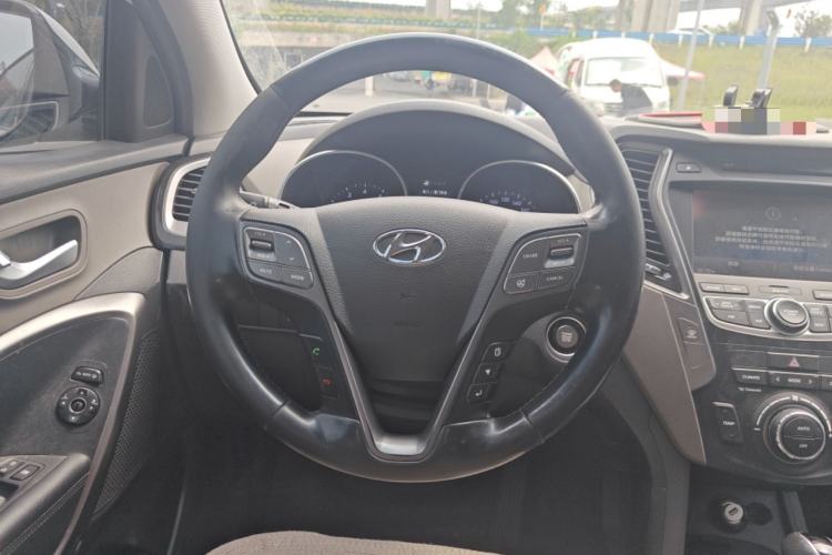 Used Hyundai Santa Fe Classic 2013 3.0L 4x4 Comfort Edition with Navigation 7 Seats Euro IV
