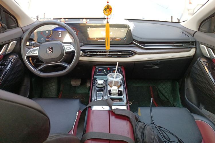 Used SOL QX 2021 300T DCT Prestige Smart Connectivity Version Center Console