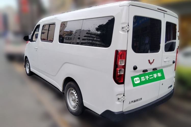 Used Wuling Yangguang 2024 300KM Comfort Version Passenger Van 75kW