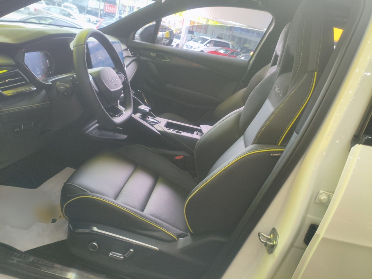 Переднее сиденье в автомобиле