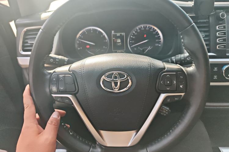 Used Toyota Highlander 2018 2.0T Four-Wheel Drive Luxury Edition 7 Seats China V Emission Standard