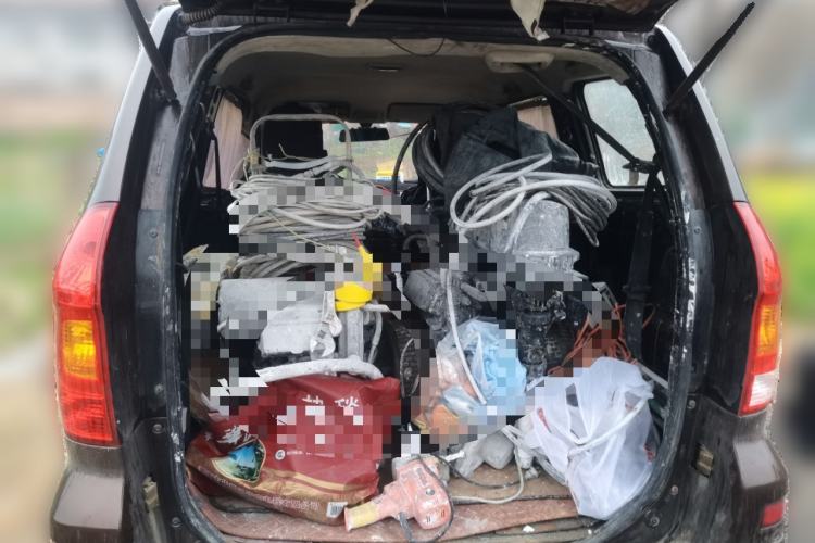 Used Dongfeng Fengon 330 2016 1.2L Manual Base Version DK12-07 Trunk