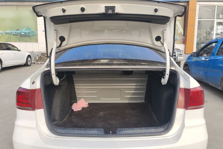 Used Volkswagen Santana 2016 1.6L Manual Fashion Edition Trunk