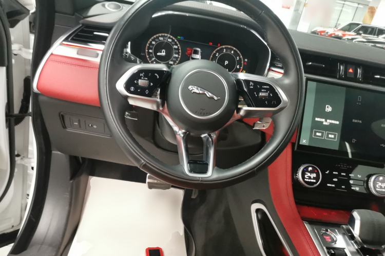 Used Jaguar F-PACE 2025 P250 R-Dynamic SE
