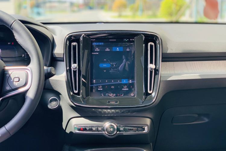 Used Volvo XC40 2024 B4 4x4 Smart Luxury Edition