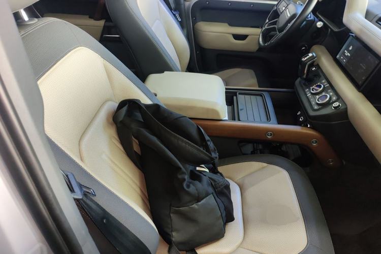 Used Land Rover Defender 2021 110 P400 X-DYNAMIC HSE Right Front Seat