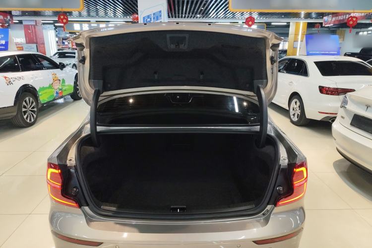 Used Volvo S60 2022 B4 Zhiyi Luxury Edition
