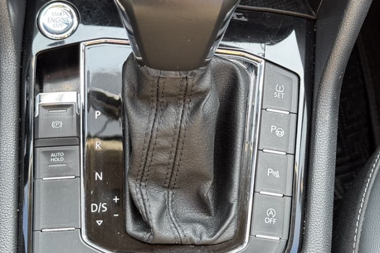 Used Volkswagen Tiguan L 2019 330TSI Automatic Two-Wheel Drive Panoramic Comfort Edition China VI Standard
