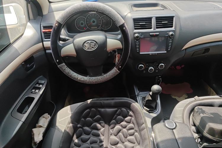 Used FAW Weizhi V5 2013 1.5L Manual Entry-Level Model China IV Standard Steering Wheel