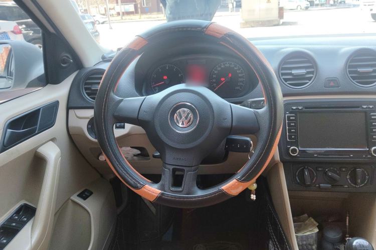 Used Volkswagen Jetta 2015 1.6L Manual Fashion Edition Steering Wheel