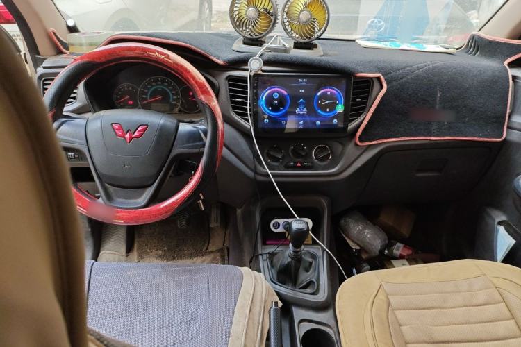 Used Wuling Hongguang 2021 1.5L S Basic Enclosed-Window Vehicle LAR Center Console