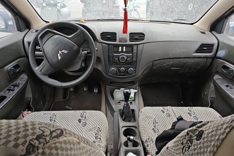 Used Wuling Hongguang 2014 1.2L Standard Model China IV Center Console