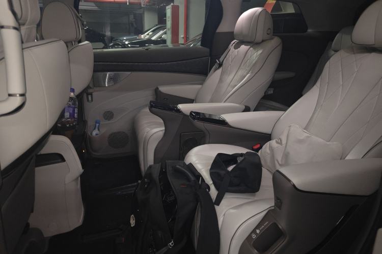 Used Denza D9 2022 DM-i 1040 Prestige Model Left Rear Seat