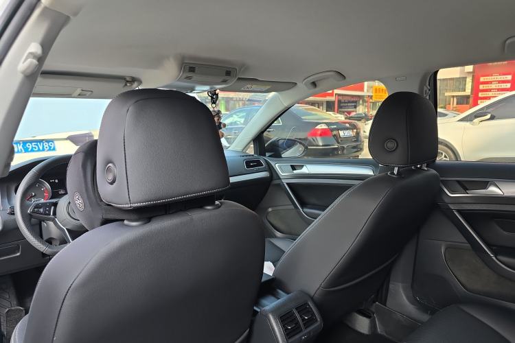 Used Volkswagen Golf 2016 1.6L Automatic Fashion Model
