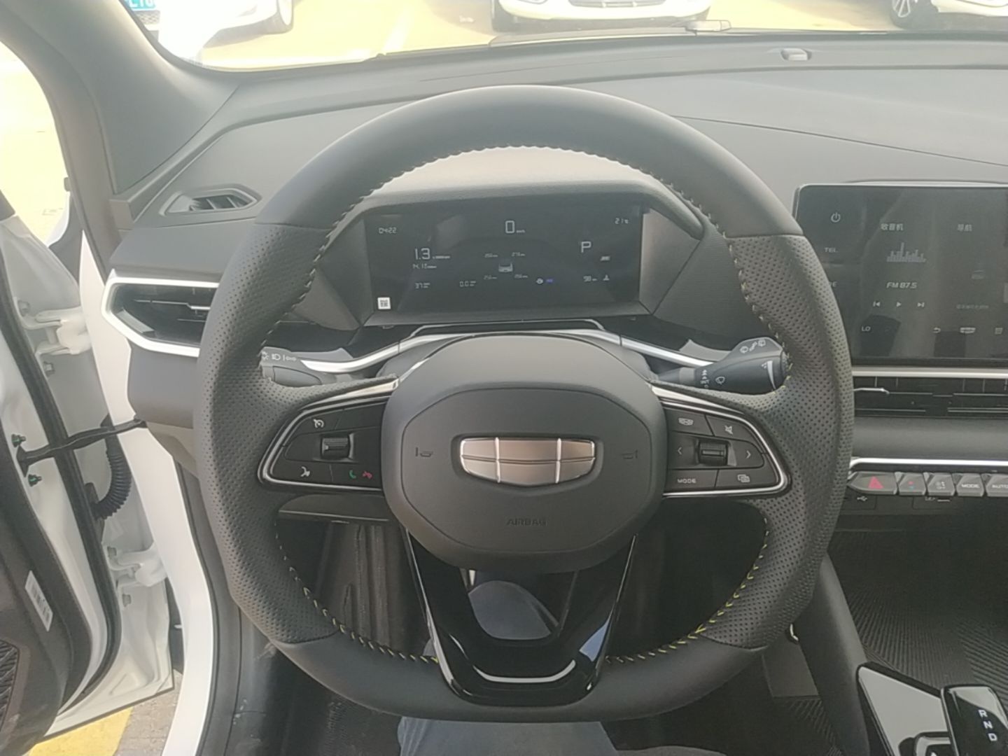 Geely Auto Coolray 2025 Bin Yue L 1.5TD DCT Beyond Edition — снимка 13