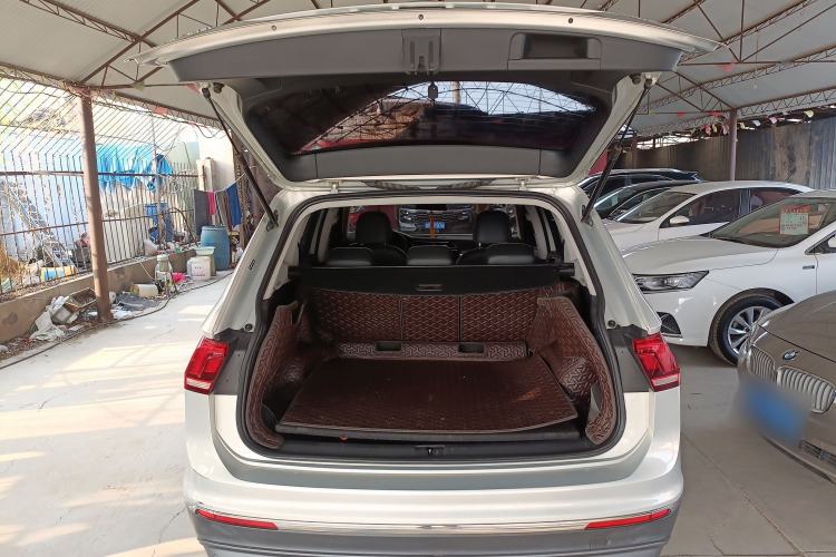 Used Volkswagen Tiguan L 2019 Updated Version 330TSI Automatic Two-Wheel Drive Panoramic Comfort Edition China VI Standard Trunk