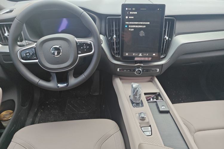 Used Volvo XC60 2026 B5 4x4 Smart Luxury Edition